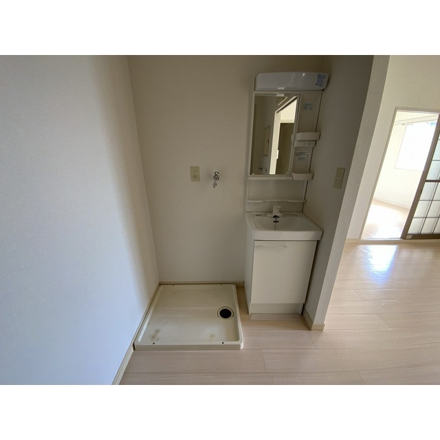 洗面設備　洗面台、洗濯機置場