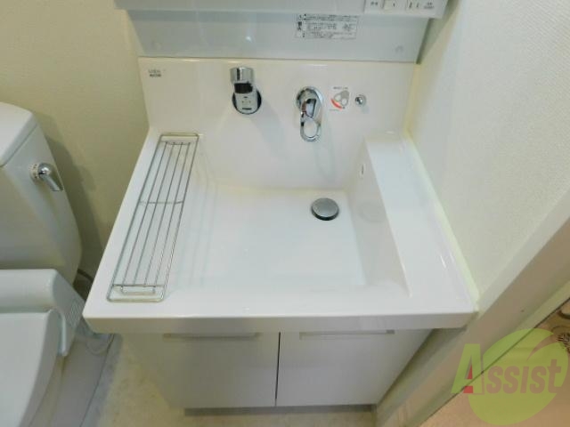 洗面設備　シャワー洗面所です。