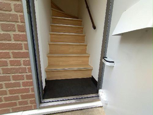 玄関　1階は階段ありません