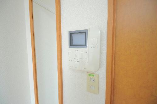 セキュリティ　１Ｆはフローリング仕様　２Ｆ以上は絨毯仕様となります。