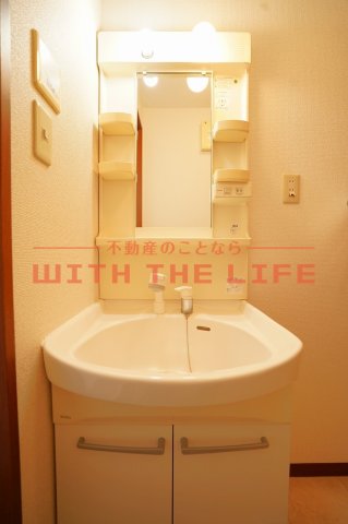 洗面設備　独立洗面台あり、毎朝おしゃれに忙しい女性の方におすすめです