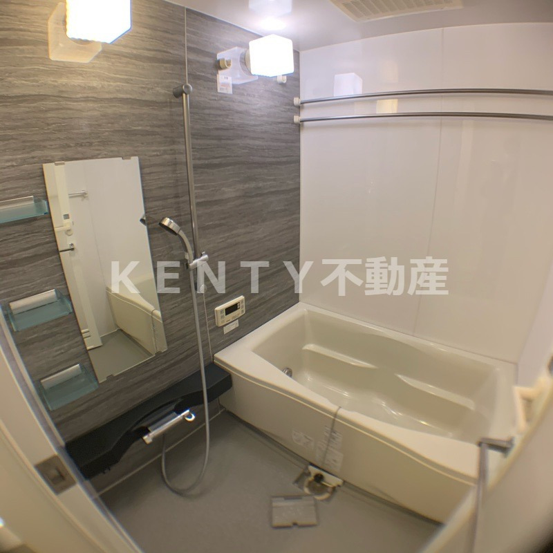 バス・シャワールーム　コンパクトで使いやすいお風呂です