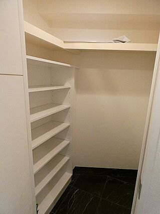 収納　※別部屋の参考写真です。