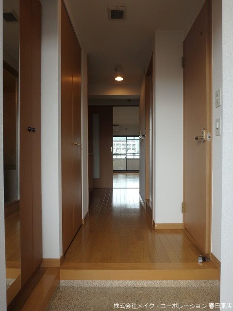 玄関　写真は同型タイプ