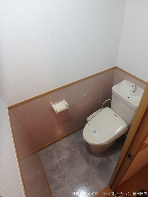 トイレ　写真は同型タイプ