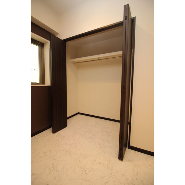 収納　中洋室収納