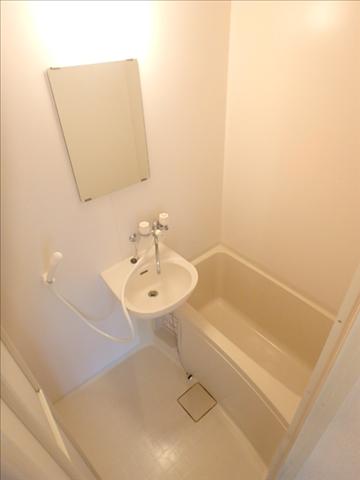 バス・シャワールーム　お風呂は２点ユニットバス