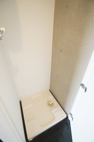 その他設備　防水パン付きの室内洗濯機置場