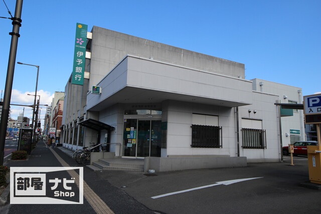 銀行　伊予銀行本町支店（銀行）まで400m