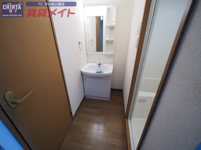 洗面設備　同型参考写真