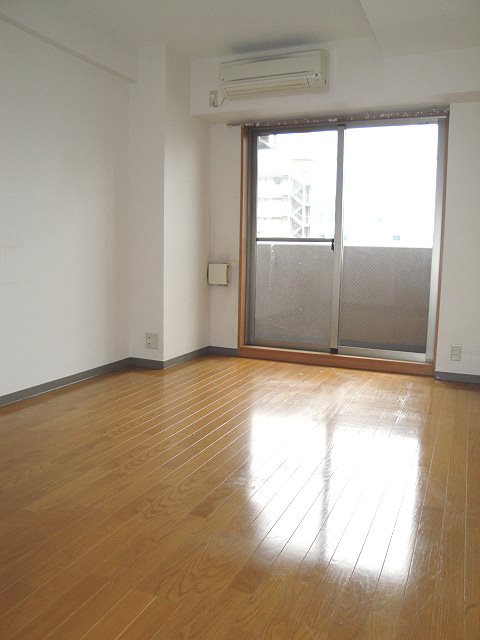 居室・リビング　室内写真は別号室です