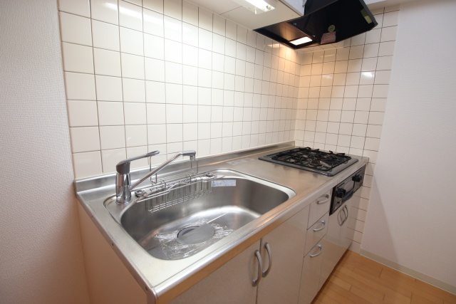 キッチン　※別部屋の参考写真のため、現状優先です。