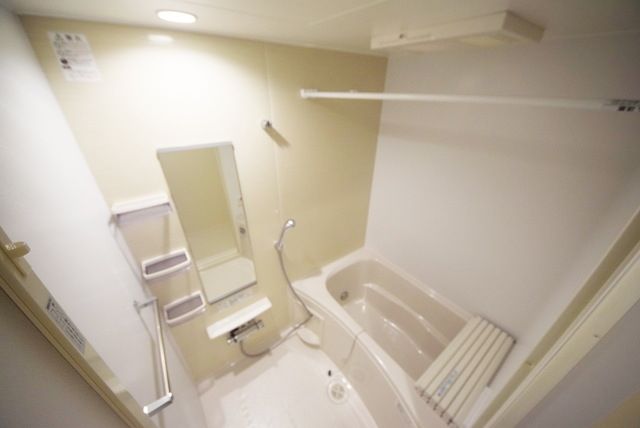 バス・シャワールーム　★追い焚き＆浴室乾燥機能付きのバスルーム★