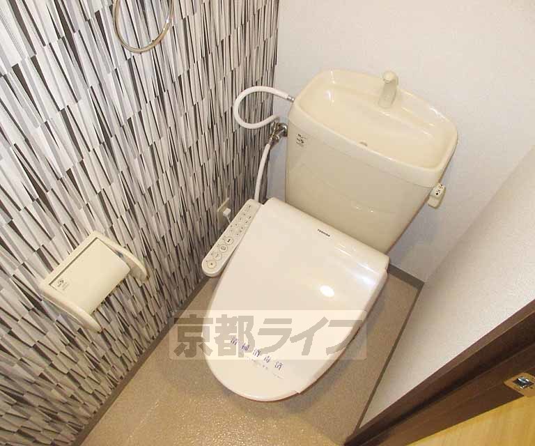 トイレ　ウォシュレット付きです。