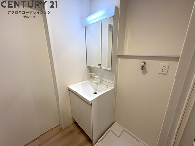 洗面設備　2面鏡の独立洗面台です