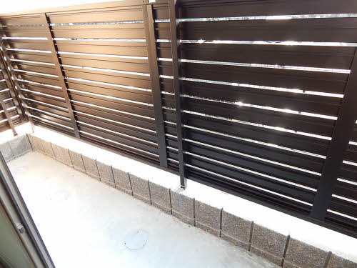 バルコニー　外からの目が気にならないバルコニーで洗濯物が干せます