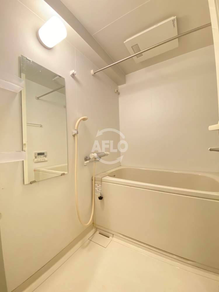 バス・シャワールーム　インテリジェンス御堂　浴室