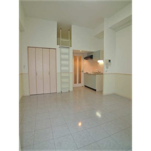 居室・リビング　★広々とした室内★