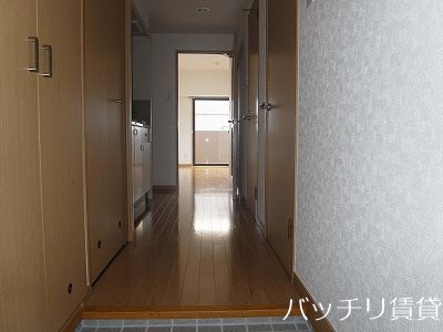玄関　※同物件、別号室の為、現状を優先いたします。
