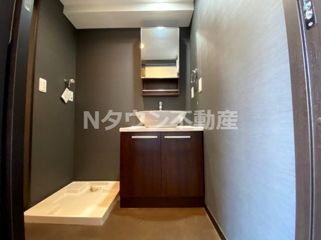 洗面設備　独立洗面化粧台付きです