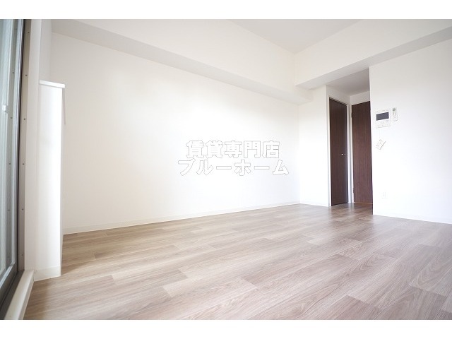 居室・リビング　8.1帖の広々とした洋室！