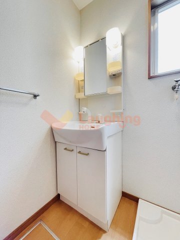 洗面設備　ゆったりとスペースのある洗面所