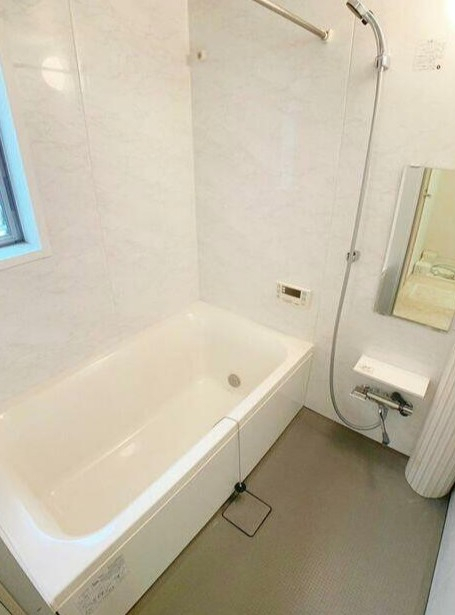 バス・シャワールーム　※別部屋参考画像です。