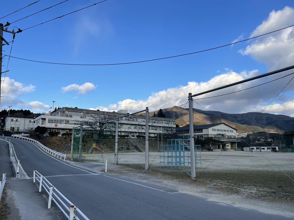 小学校　大船渡市立猪川小学校（小学校）まで730m