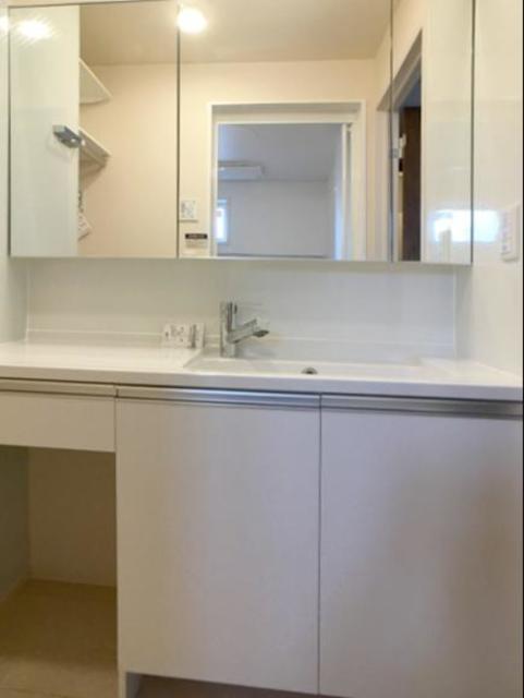 洗面設備　反転のお部屋の参考写真です