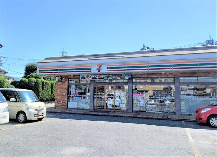 コンビニ　セブンイレブン越谷西口店（コンビニ）まで598m
