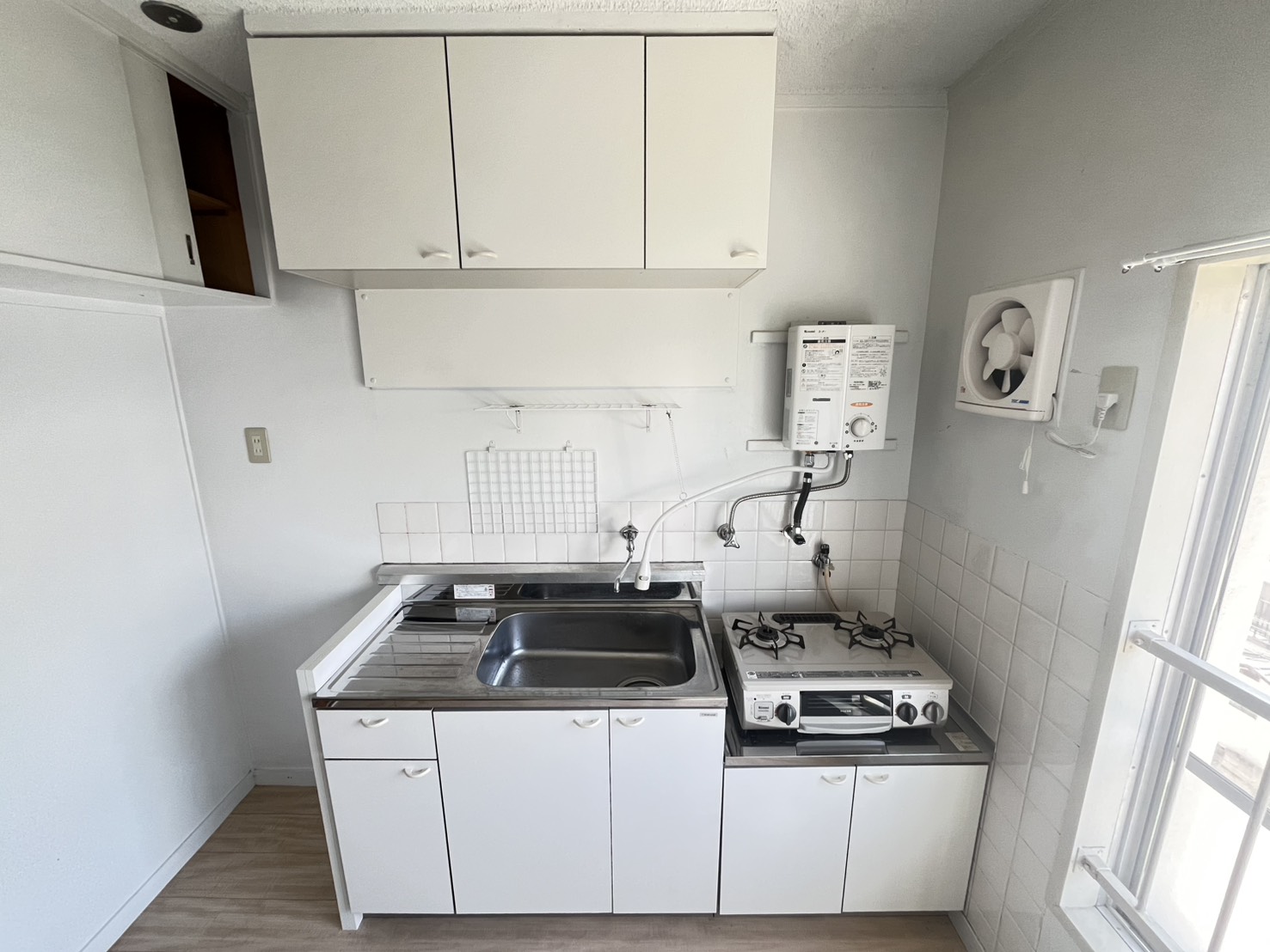 上高丸住宅D棟のキッチン写真