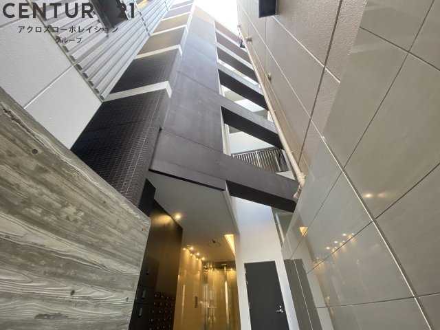 建物外観　オートロック・防犯カメラ付きで安心です！