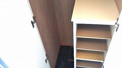 玄関　シューズボックス有り。