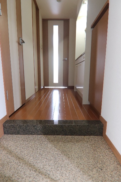 玄関　※別室の参考写真の為、現況優先です。