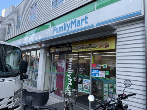コンビニ　ファミリーマート 目黒中町店（コンビニ）まで215m