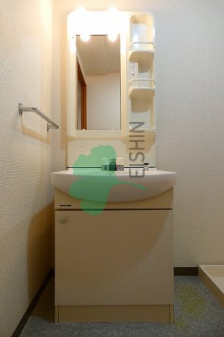 洗面設備　シンプルで使いやすい洗面台です！