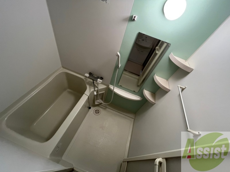 バス・シャワールーム　ユニットバスです。疲れを癒すのに欠かせませんね！