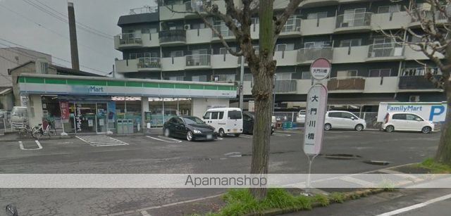 コンビニ　ファミリーマート（コンビニ）まで300m