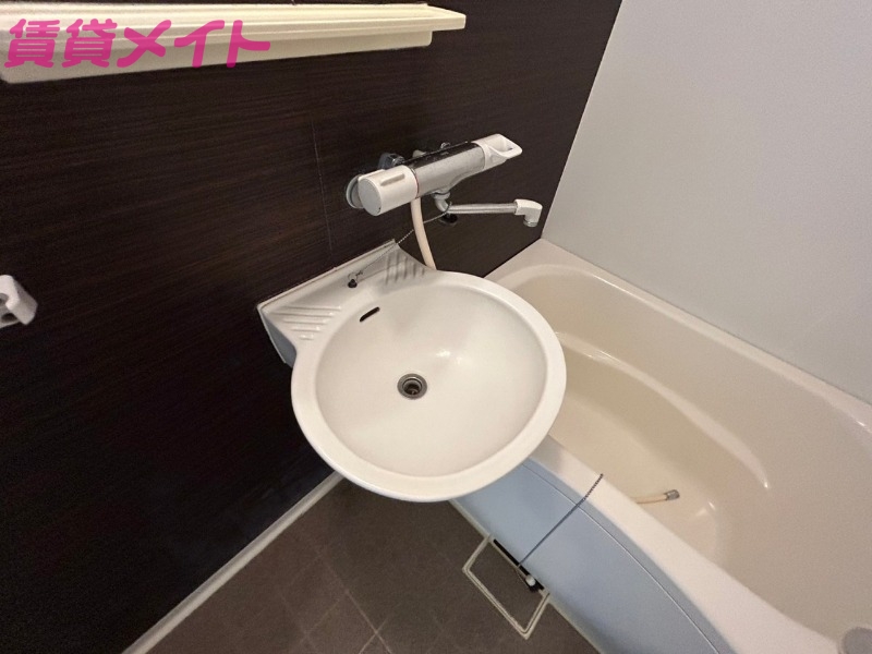 洗面設備　同型参考写真