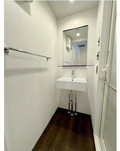 洗面設備　身支度に欠かせない独立洗面台♪