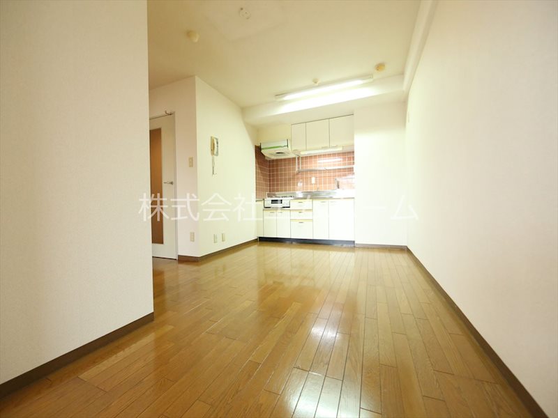 居室・リビング　ＤＫ7.5帖　洋室6.3帖とつなげても仕切っても使えます