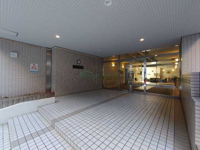エントランス　室内見学承ります。当店掲載物件以外もまとめてお問合頂けます。