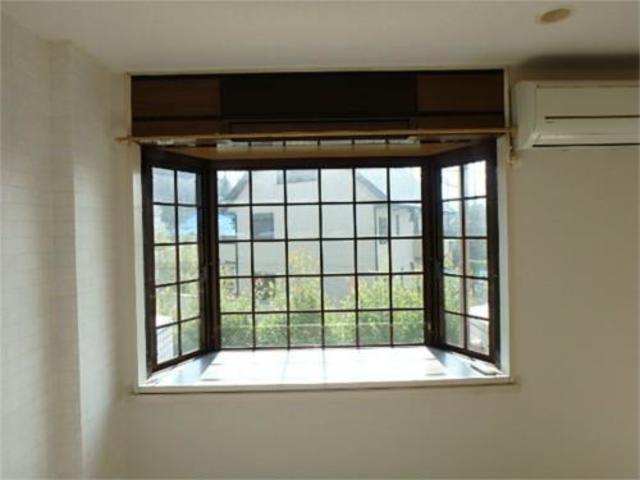 居室・リビング　出窓付き