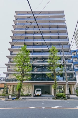 建物外観　鉄筋コンクリート造のがっちりとした建物。