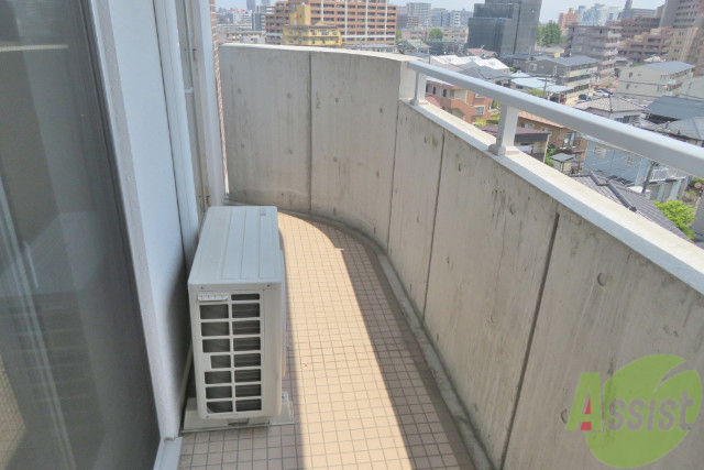 バルコニー　広めのバルコニーで、洗濯物干しもバッチリです。