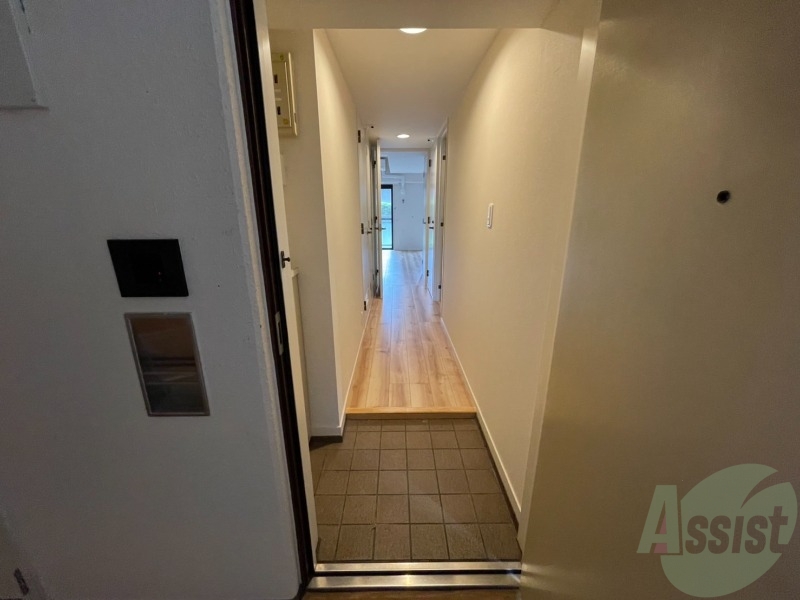 玄関　外から玄関を撮影してみました。シンプルな玄関です。