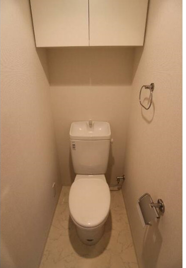 トイレ　＊居住中のため別部屋参照