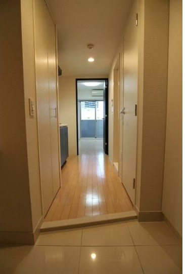 玄関　＊居住中のため別部屋参照