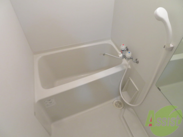 バス・シャワールーム　バスルームはこちらです。広々としてゆったり休めます。