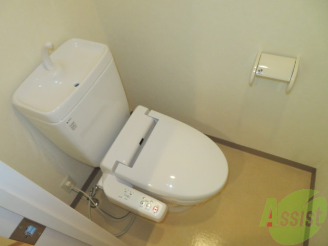 トイレ　ウォシュレット機能がついたトイレです。安心して使用できます。